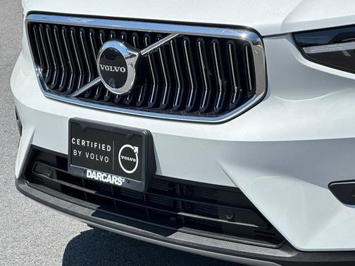 2025 Volvo XC40 B5 Plus Bright Theme