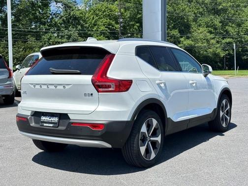 2025 Volvo XC40 B5 Plus Bright Theme