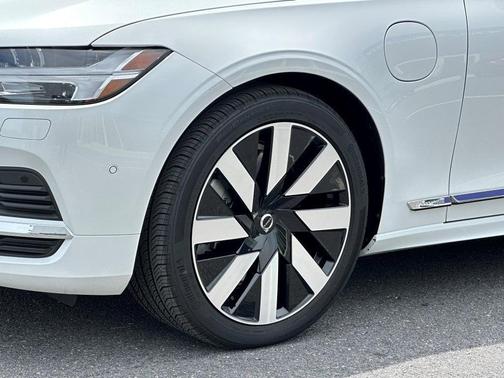 2024 Volvo S90 Recharge Plug-In Hybrid T8 Ultimate