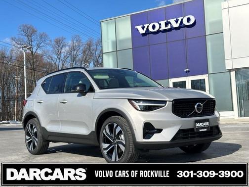 2025 Volvo XC40 B5 Ultra Dark Theme