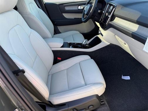 2026 Volvo XC40 B5 Plus