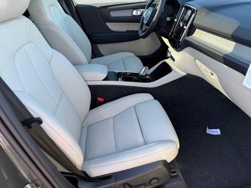 2026 Volvo XC40 B5 Plus