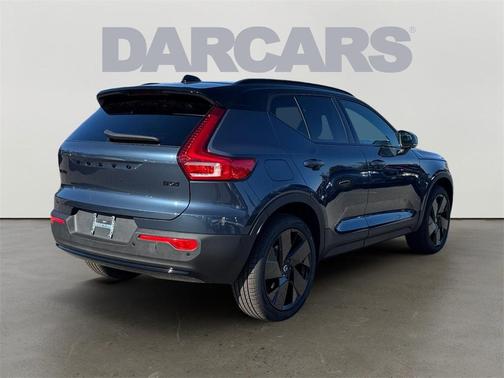 2026 Volvo XC40 B5 Ultra Black Edition
