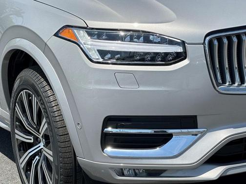 2025 Volvo XC90 B6 Plus 7-Seater