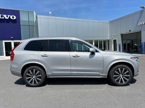 2025 Volvo XC90 B6 Plus 7-Seater