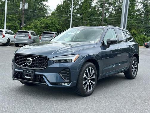 2024 Volvo XC60 B5 Plus Dark Theme