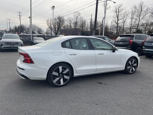 2024 Volvo S60 Recharge Plug-In Hybrid T8 Plus Dark Theme