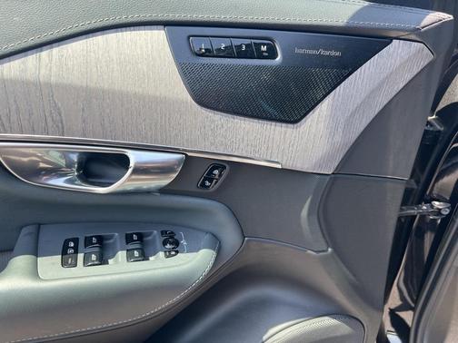 2022 Volvo XC90 T6 Inscription 7 Passenger