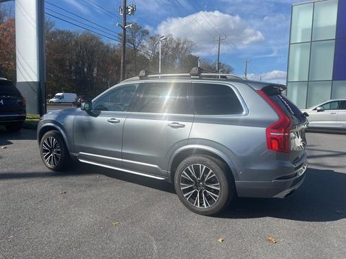 2017 Volvo XC90 T6 Momentum