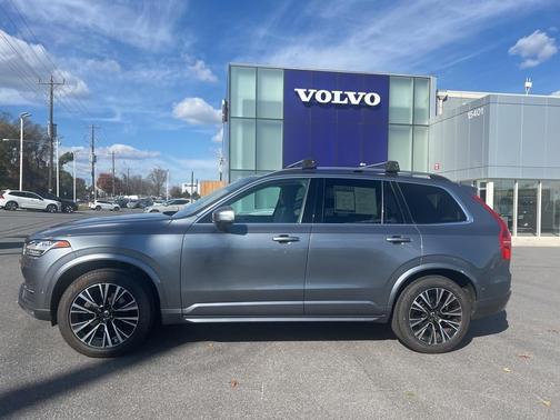 2017 Volvo XC90 T6 Momentum