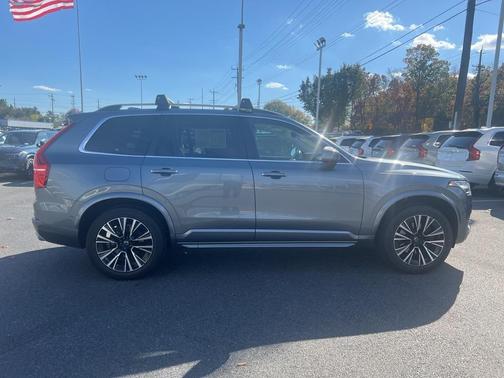 2017 Volvo XC90 T6 Momentum