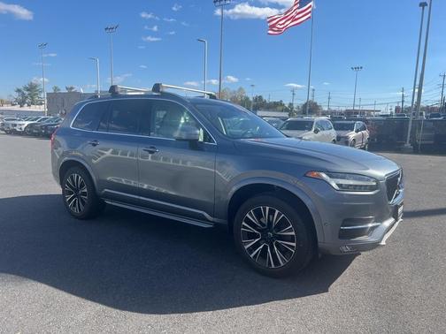 2017 Volvo XC90 T6 Momentum