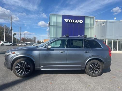 2017 Volvo XC90 T6 Momentum