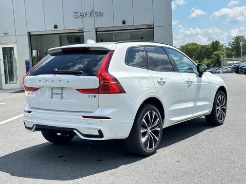 2025 Volvo XC60 B5 Plus
