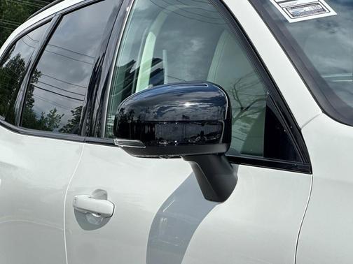 2025 Volvo XC60 Plug-In Hybrid T8 Plus