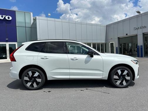 2025 Volvo XC60 Plug-In Hybrid T8 Plus