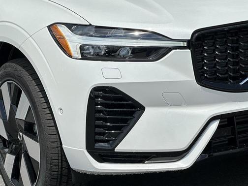 2025 Volvo XC60 Plug-In Hybrid T8 Plus