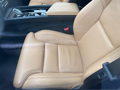 2023 Volvo XC60 B5 Ultimate Bright Theme