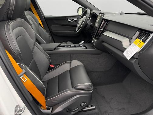 2026 Volvo XC60 Plug-In Hybrid T8 Polestar Engineered