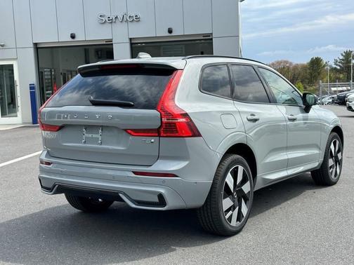 2025 Volvo XC60 Plug-In Hybrid T8 Plus