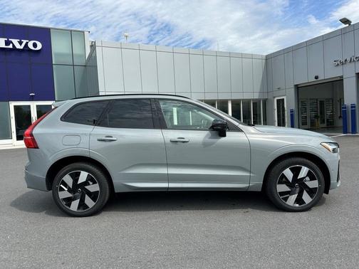2025 Volvo XC60 Plug-In Hybrid T8 Plus