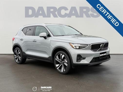 2025 Volvo XC40 B5 Ultra Bright Theme