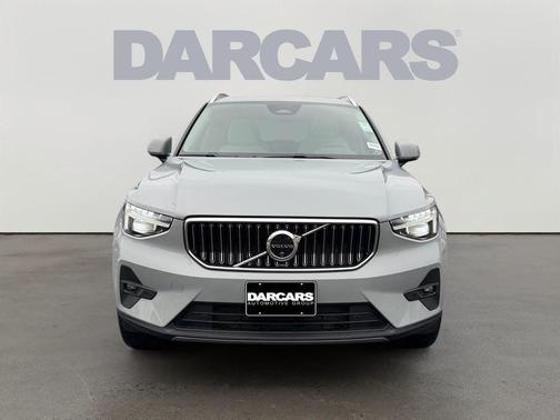 2025 Volvo XC40 B5 Ultra Bright Theme