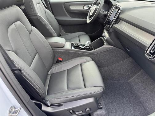 2026 Volvo XC40 B5 Plus