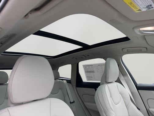 2026 Volvo XC60 Plug-In Hybrid T8 Ultra