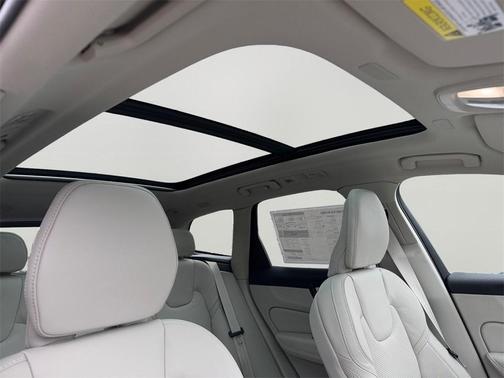 2026 Volvo XC60 Plug-In Hybrid T8 Ultra