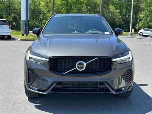 2022 Volvo XC60 B6 R-Design