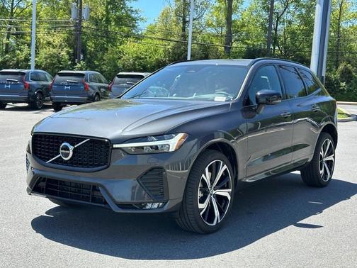 2022 Volvo XC60 B6 R-Design