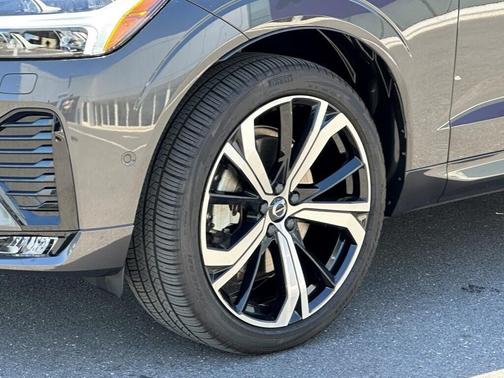 2022 Volvo XC60 B6 R-Design