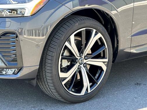 2022 Volvo XC60 B6 R-Design