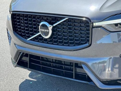 2022 Volvo XC60 B6 R-Design