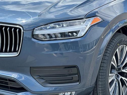 2022 Volvo XC90 T6 Momentum 6 Passenger