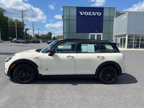 Pepper White 2023 MINI Clubman Cooper S