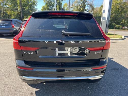 2023 Volvo XC60 B5 Ultimate Bright Theme