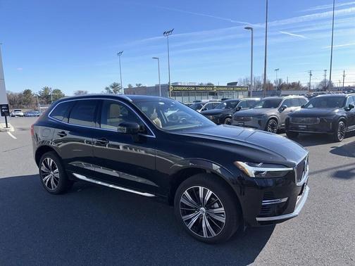 2023 Volvo XC60 Recharge Plug-In Hybrid T8 Ultimate Bright Theme