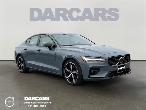 2023 Volvo S60 B5 Ultimate Dark Theme