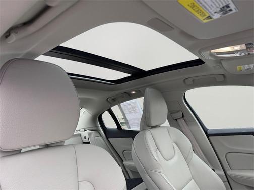 2023 Volvo S60 B5 Ultimate Dark Theme