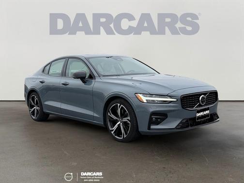 2023 Volvo S60 B5 Ultimate Dark Theme