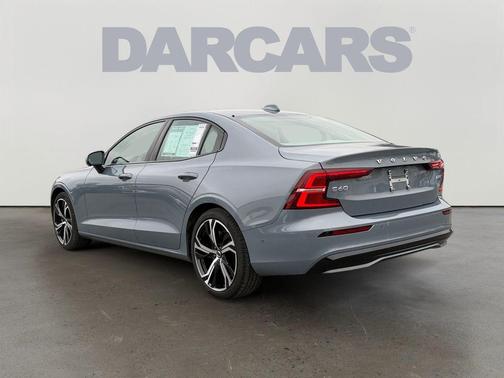 2023 Volvo S60 B5 Ultimate Dark Theme