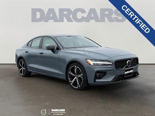 2023 Volvo S60 B5 Ultimate Dark Theme