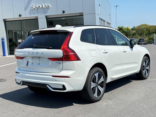 2025 Volvo XC60 Plug-In Hybrid T8 Plus