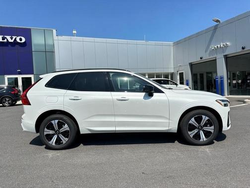 2025 Volvo XC60 Plug-In Hybrid T8 Plus