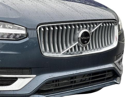 2025 Volvo XC90 B6 Plus 7-Seater