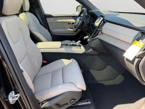 Onyx Black Metallic 2026 Volvo XC90 B6 Ultra Dark Theme 6-Seater