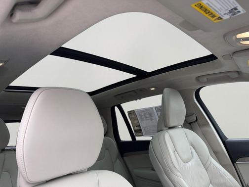 2023 Volvo XC90 Recharge Plug-In Hybrid T8 Ultimate Bright Theme 7-Seater