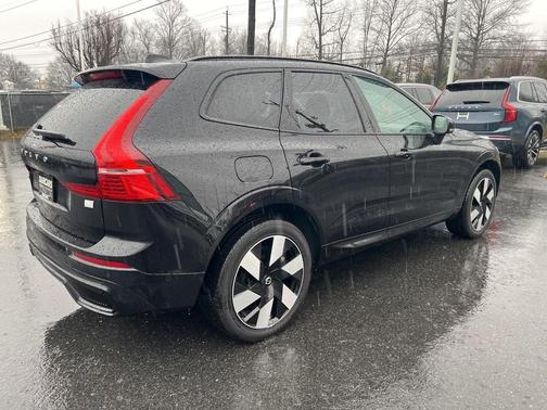 2023 Volvo XC60 Recharge Plug-In Hybrid T8 Ultimate Dark Theme